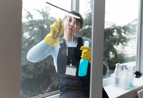 Nettoyage de vitres intérieures et extérieures à Mondeville